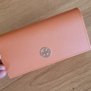 Large sunglasses case.. tory burch